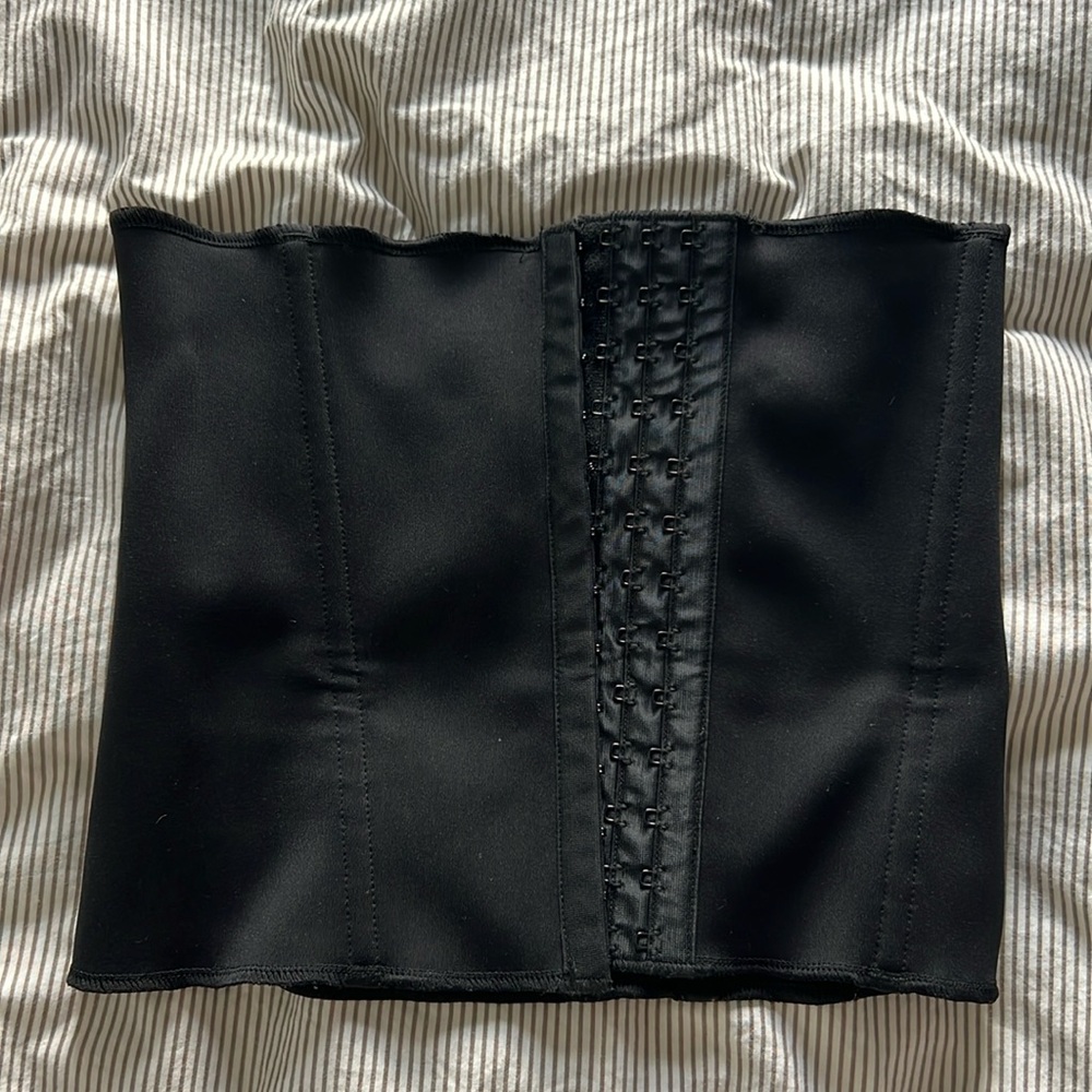 Skims waist trainer